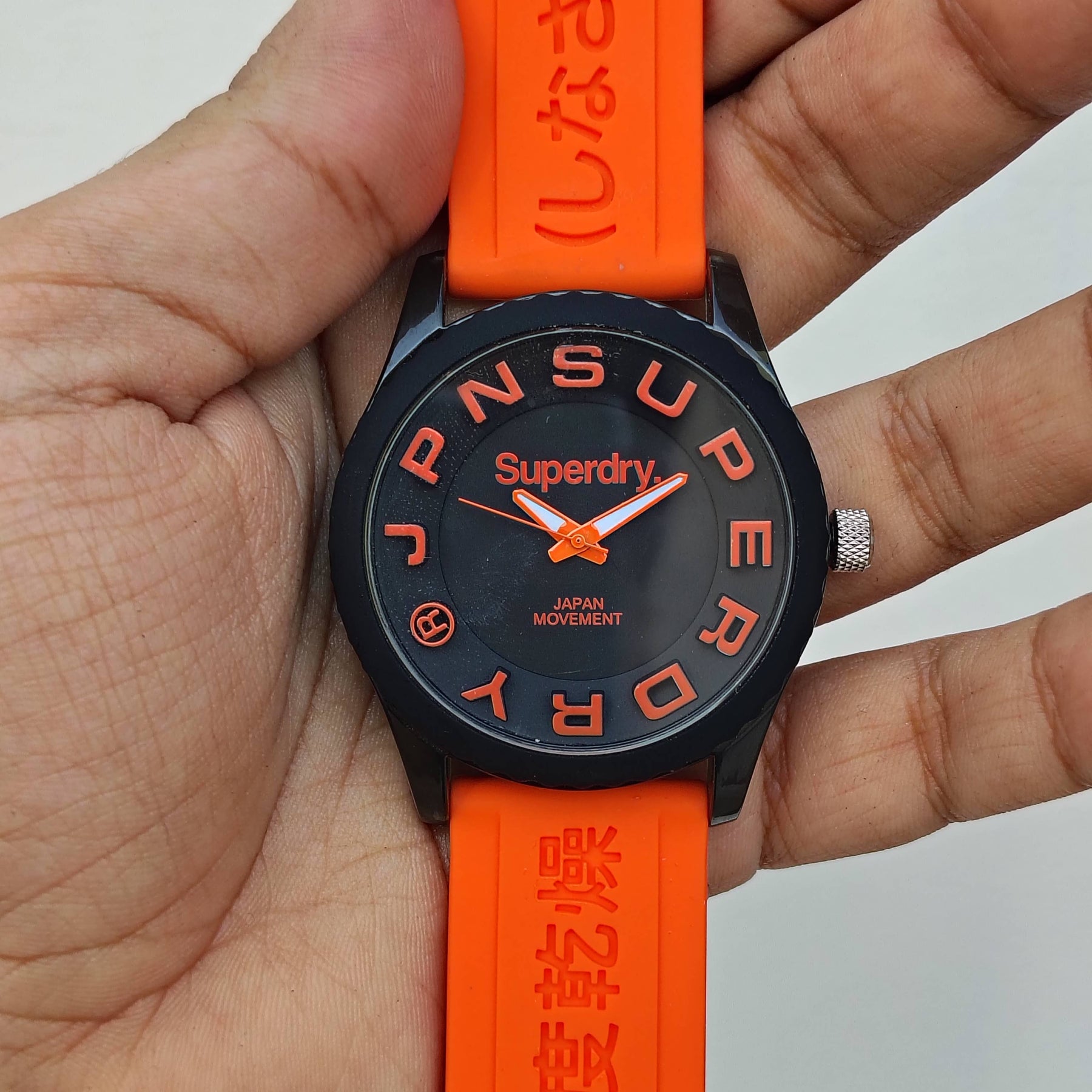 Superdry - Radar - Digitale Armbanduhr in Schwarz Superdry - Radar - Digitale Armbanduhr in Schwarz